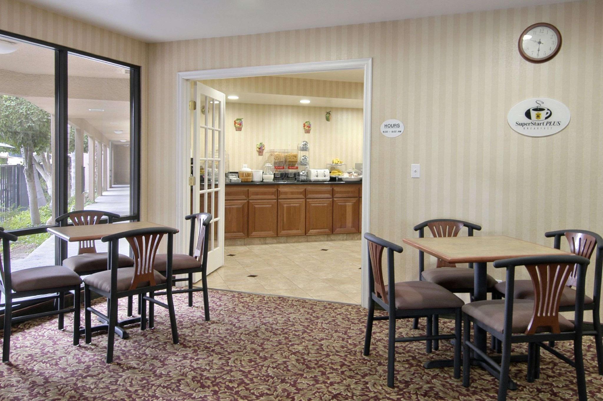 Travelodge By Wyndham Commerce Los Angeles Area מראה חיצוני תמונה