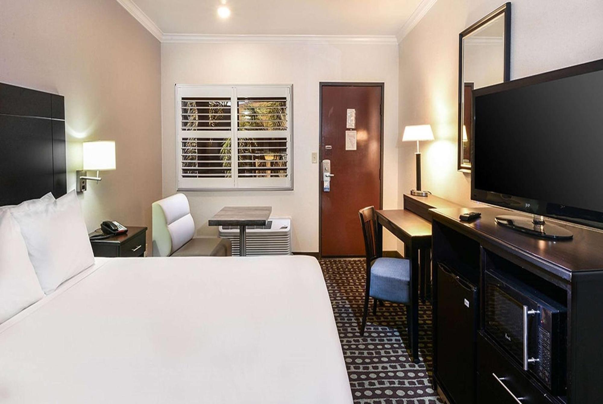Travelodge By Wyndham Commerce Los Angeles Area מראה חיצוני תמונה