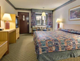 Travelodge By Wyndham Commerce Los Angeles Area מראה חיצוני תמונה